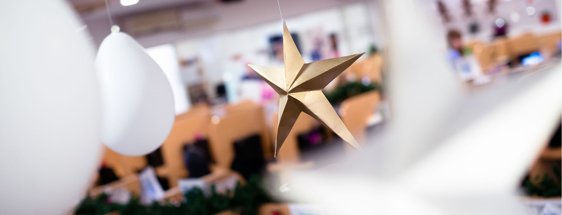 New Year star-form office decoration